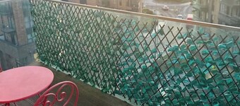 1 Bed Apartment Sleeps 2 - Free Parking