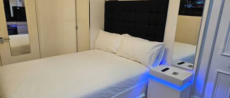 Ferros/tábuas de passar roupa, Wi-Fi, roupa de cama
