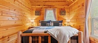 Amazing Grace Cabin at Red River Gorge! Million dollar views! Sleeps 12! Hot tub