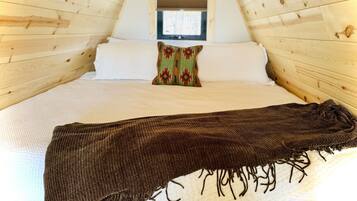1 bedroom, desk, free WiFi, bed sheets