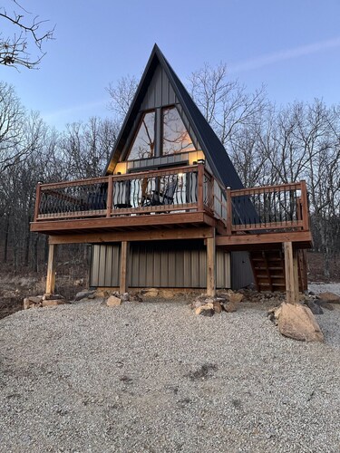 `The Scout`: a cozy mountain cabin with million dollar view