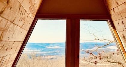 `The Scout`: a cozy mountain cabin with million dollar view