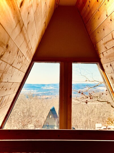 `The Scout`: a cozy mountain cabin with million dollar view