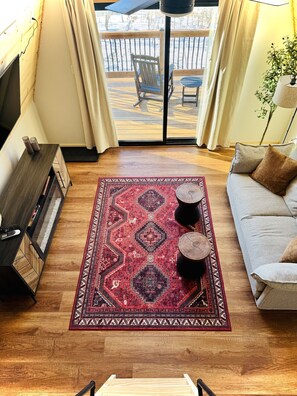 Smart TV, fireplace