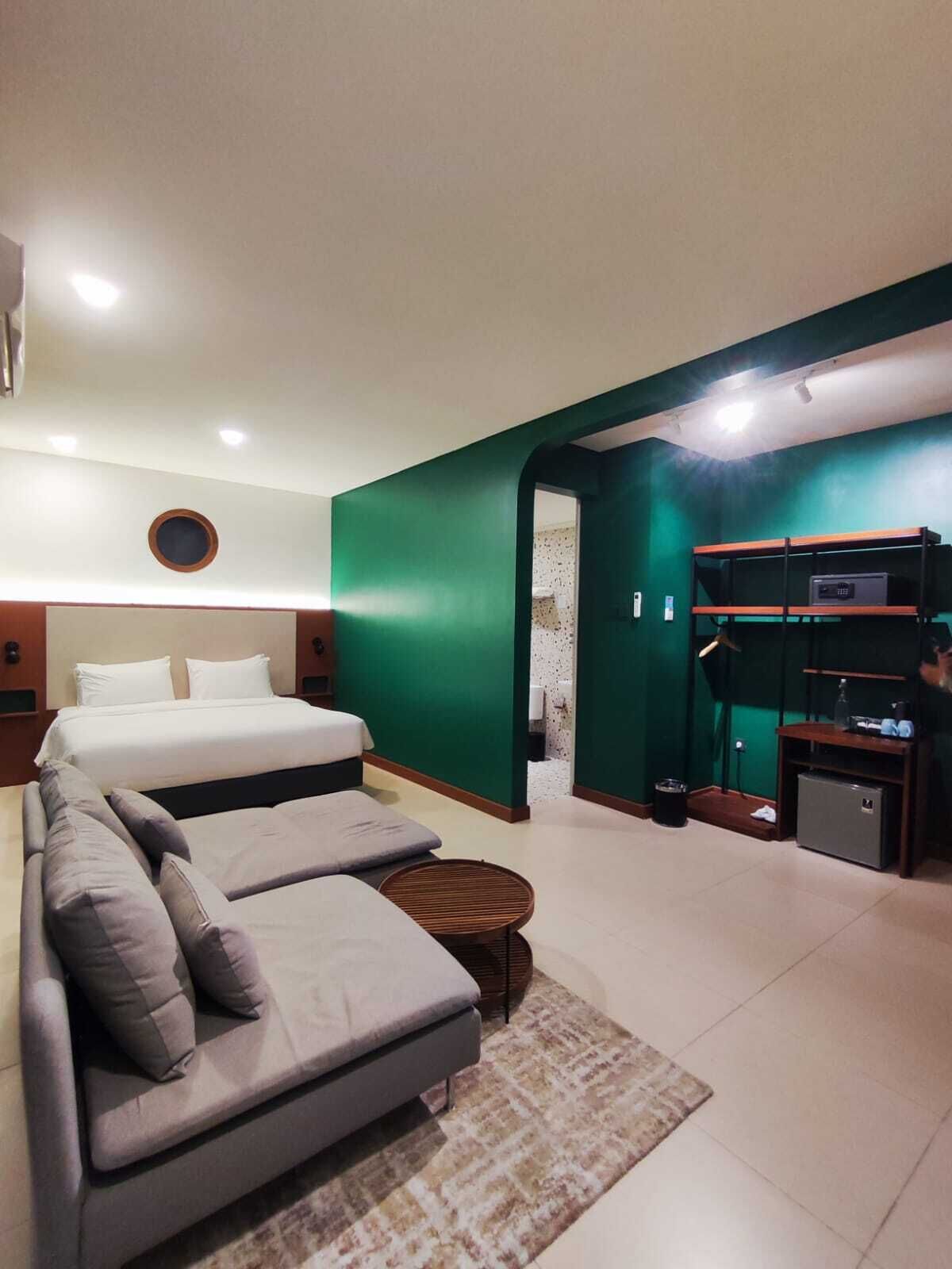 Executive Room, Non Smoking | Desk, laptop workspace, free WiFi