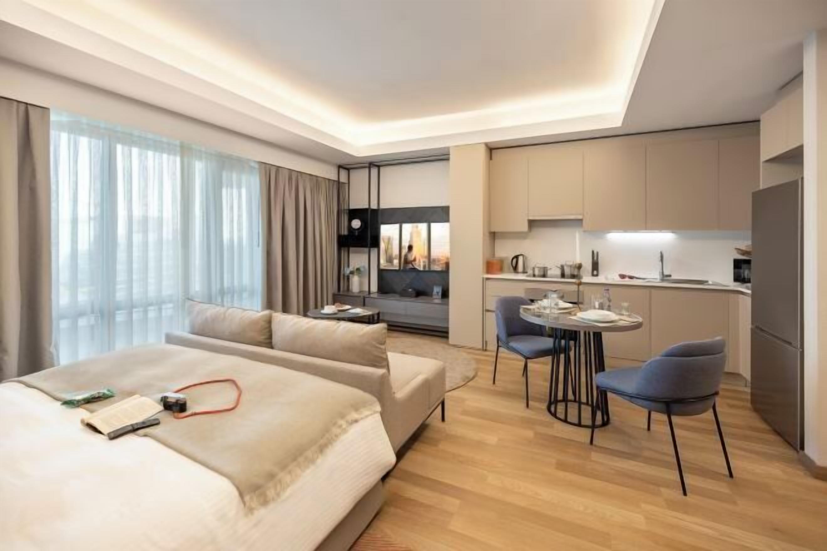 Daunenbettdecken, Zimmersafe, Schreibtisch