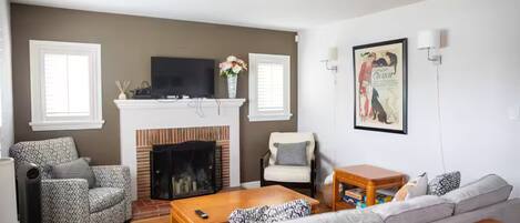 スマートテレビ、テレビゲーム、PC モニター