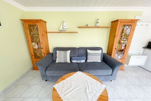 TV, ping pong, stereo - Ferienbungalow Kranich - "Idyllic vacation bungalow Kranich: your retreat on the (Koserow)