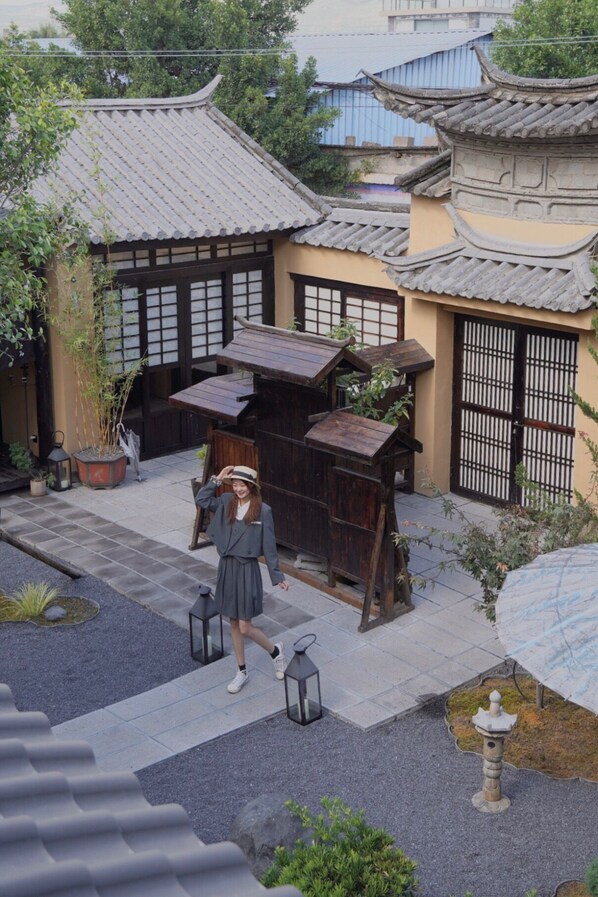 Exterior - Izan (Dali)