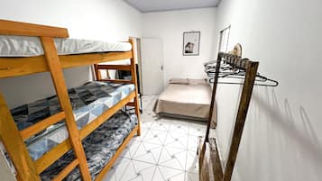 4 bedrooms, iron/ironing board, WiFi