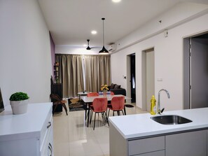 Standard Apartment, 2 Bedrooms, City View | In-room dining - Trion KL Residence by Sleepy Owl Suites (Kuala Lumpur)