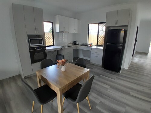Alawoona Retreat – Home in Redbank Plains Queensland, 3 bedrooms and 3 bathrooms