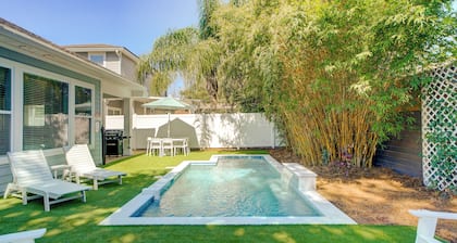 Luxe retreat w/heated pool+firepit 5 min to beach
