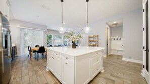 Interior - Luxe retreat w/heated pool+firepit+indoor pickleball wall+gym 5 min to beach (Jacksonville Beach)