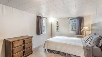 5 عدّة غرف نوم وسرير سفر وواي فاي مجانًا وملاءات أسرّة