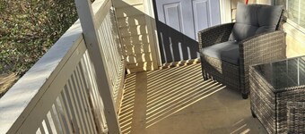 Cozy 2-bedroom apartment with AC and WiFi in nice Kennesaw