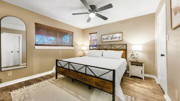 5 bedrooms, iron/ironing board, WiFi, bed sheets