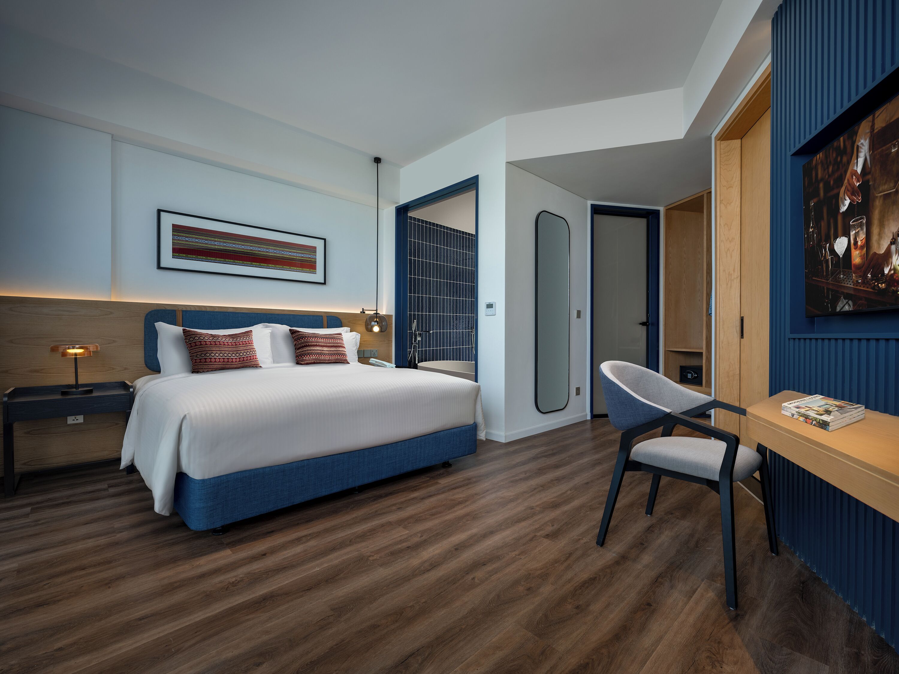 Executive Suite, City View | Desk, blackout curtains, soundproofing, free WiFi