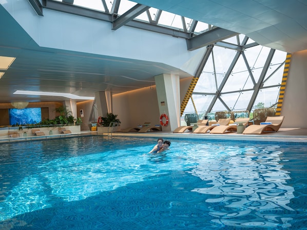 2 piscines couvertes