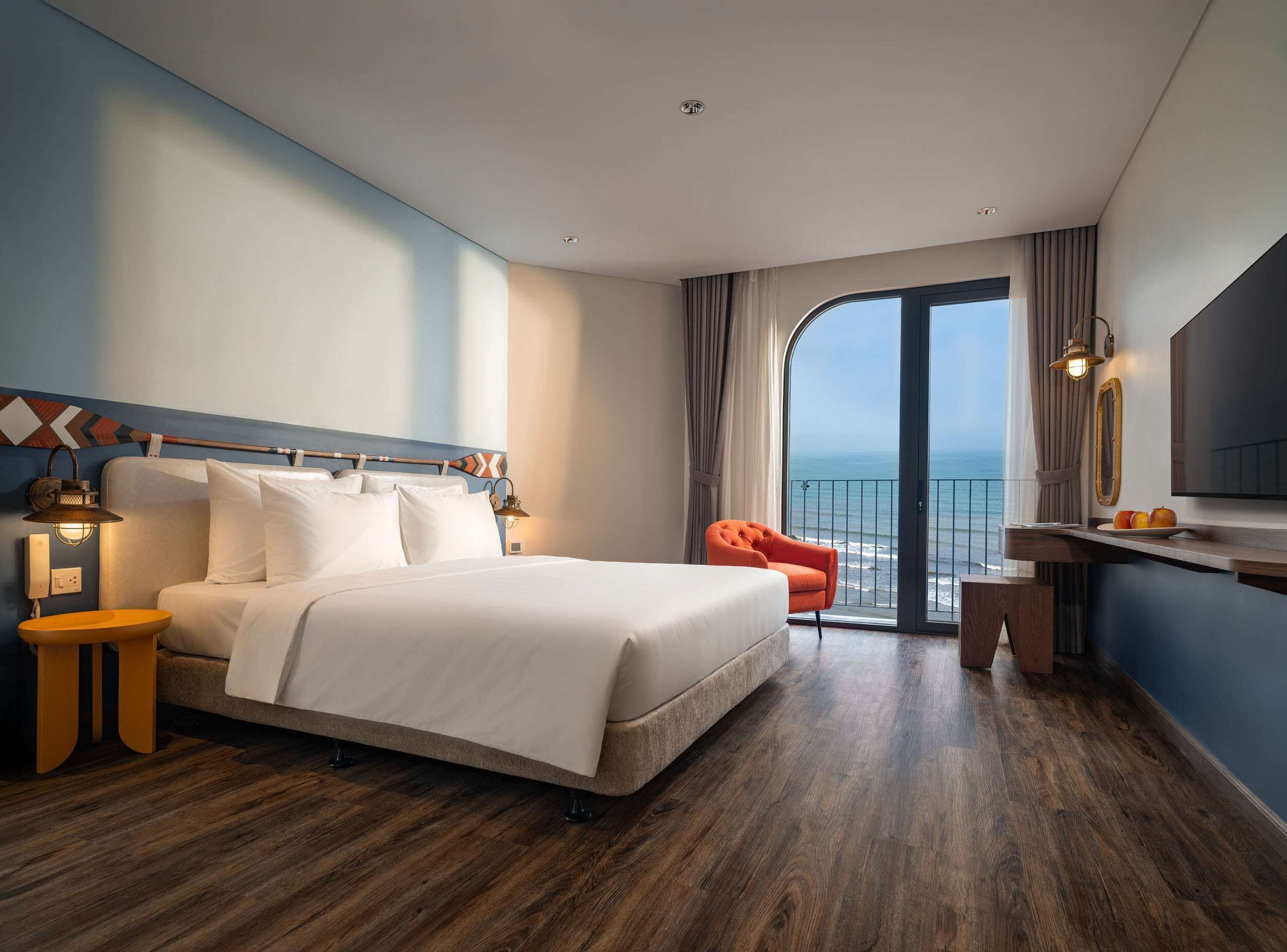 Meja kerja, tirai kedap cahaya, kedap suara, dan Wi-Fi gratis