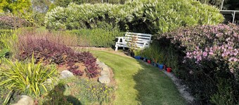 Country Getaway - Studio room with Ensuite in seven-acre landscaped gardens.