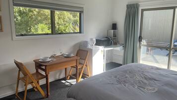 1 bedroom, desk, WiFi, bed sheets