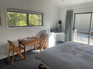 1 bedroom, desk, WiFi, bed sheets