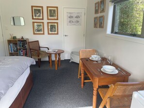 1 Schlafzimmer, Schreibtisch, WLAN, Bettwäsche
