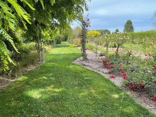 Country Getaway - Studio room with Ensuite in seven-acre landscaped gardens.