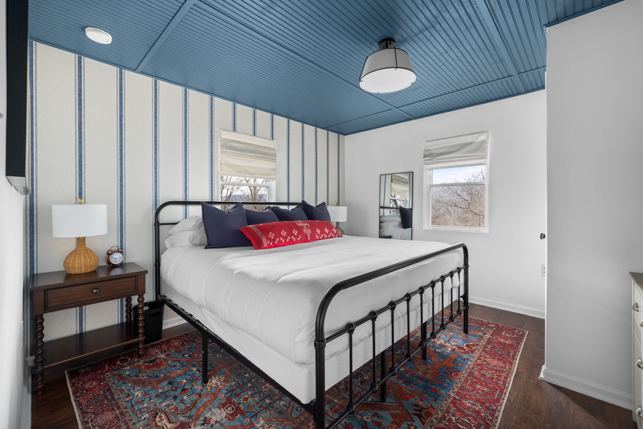 2 bedrooms, desk, iron/ironing board, travel crib