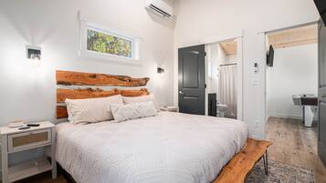 3 bedrooms, iron/ironing board, Internet