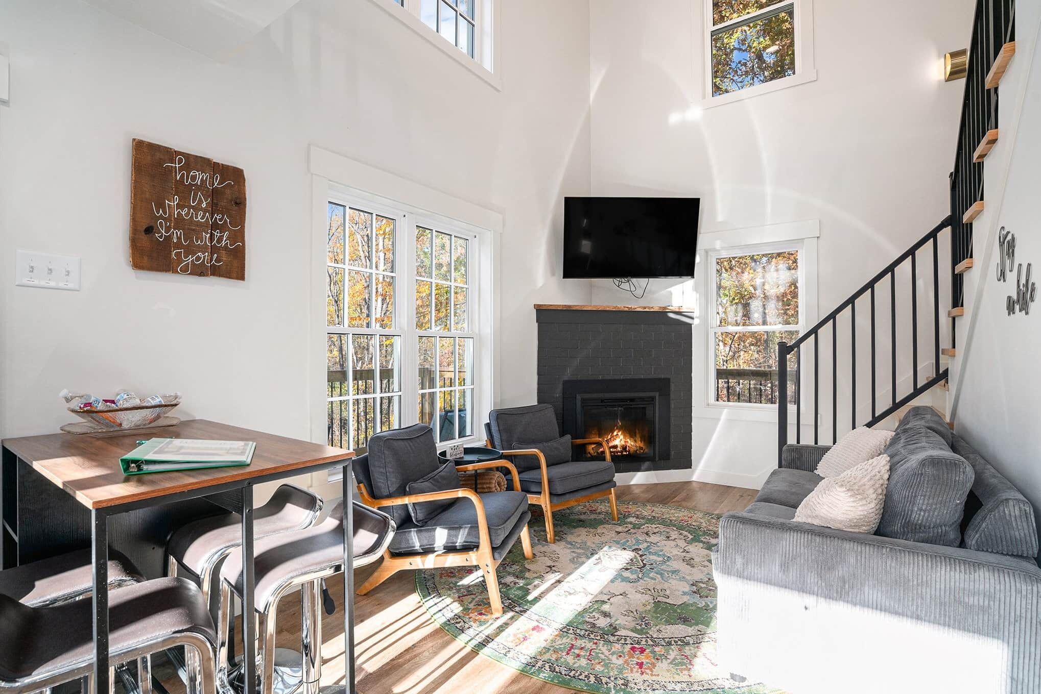 Televisión y chimenea 