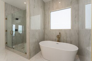Shower, hair dryer, towels - NEW Luxury 4,000 SF Waterfront Home, With Pool, Sleeps 20 (Port Isabel)