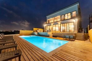 A heated pool - NEW Luxury 4,000 SF Waterfront Home, With Pool, Sleeps 20 (Port Isabel)