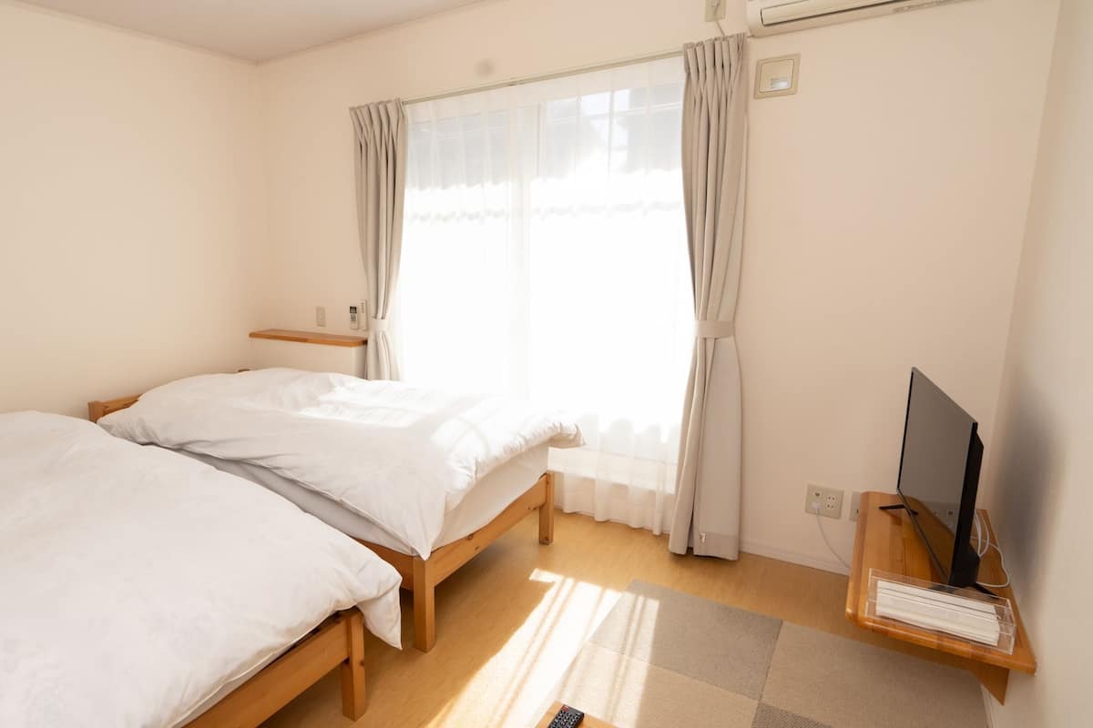 Free WiFi, bed sheets