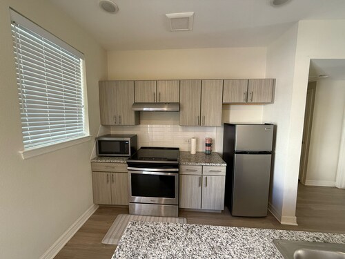 Chic 1-bedroom with fitness room and WiFi in tranquil Cedar Park