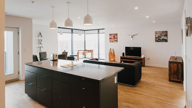 Interior - Chic Retreat w/Balcony in the Heart of Winnipeg (Winnipeg)