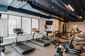 Fitness facility - Chic Retreat w/Balcony in the Heart of Winnipeg (Winnipeg)
