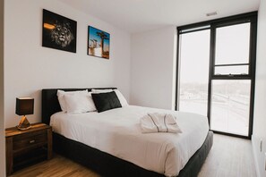 Room - Chic Retreat w/Balcony in the Heart of Winnipeg (Winnipeg)