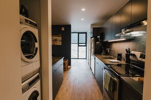 Private kitchen - Modern Studio Near Downtown & River Walks (Winnipeg)
