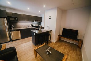 Private kitchen - Modern Studio Near Downtown & River Walks (Winnipeg)