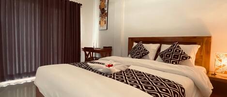 Tweepersoonskamer, balkon | Een bureau, gratis wifi, beddengoed