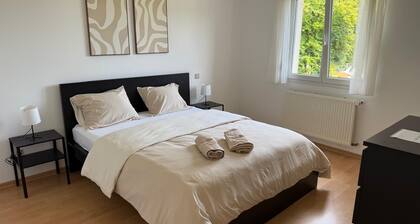 5 bds house - 10 guests - 2 min from Shopping mall