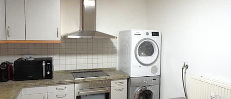 Mikroaaltouuni, uuni, liesi, astianpesukone
