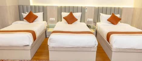 Deluxe Triple Room, Non Smoking, City View