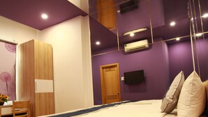 A modern bedroom with a wooden bed, a desk, and a chair. - Mata Love hotel (Da Nang)
