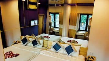 基础双人房(单人入住), 城市景观 | 办公桌、笔记本电脑工作区、免费 WiFi