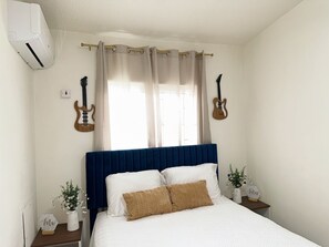 2 bedrooms, iron/ironing board, free WiFi, bed sheets - Modern & enchanting 2-bedroom house with WiFi in St. Catherine Parish (St. Catherine Parish)