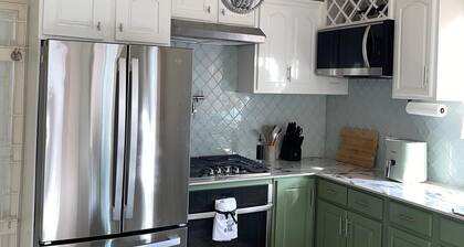 Modern & enchanting 2-bedroom house with WiFi in St. Catherine Parish