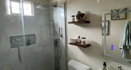 Modern & enchanting 2-bedroom house with WiFi in St. Catherine Parish
